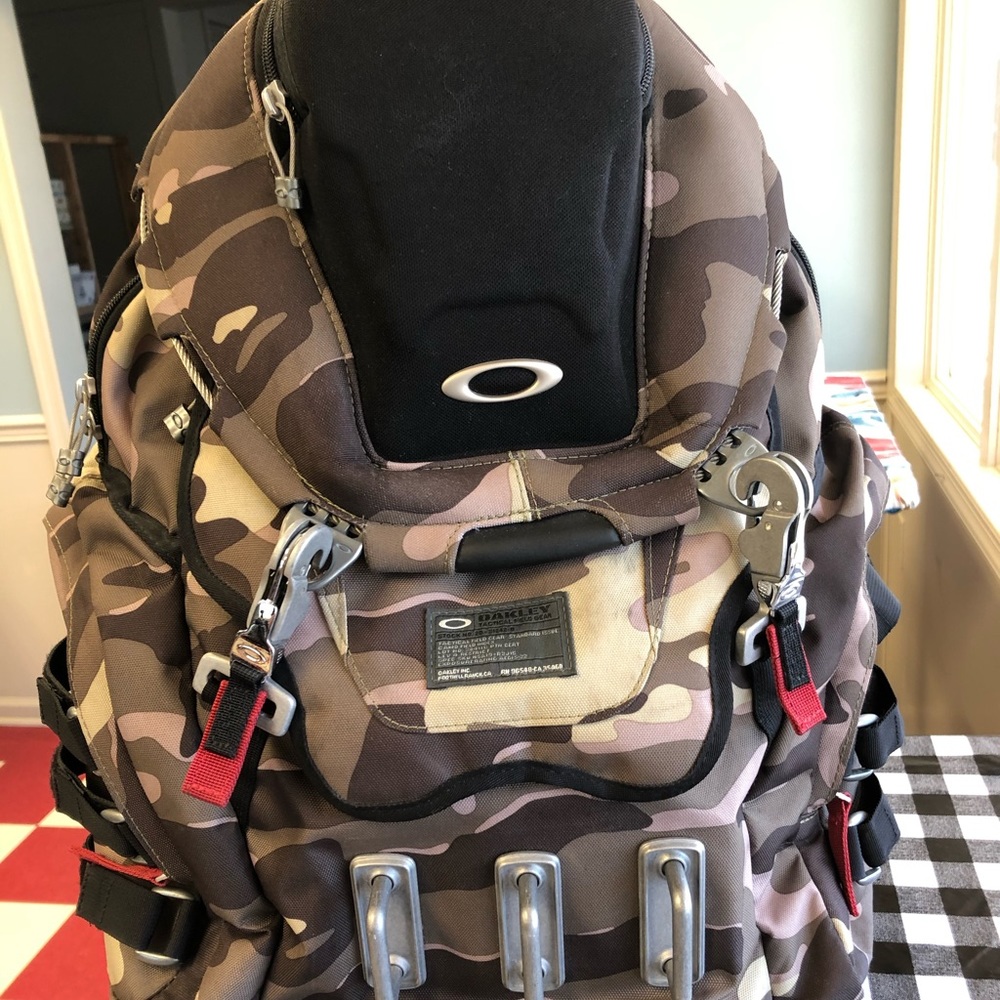 Oakley kitchen sink bag *RARE* camo